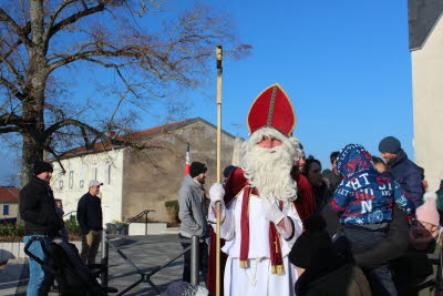 Illustration du défilé de Saint-Nicolas et du marché de Noël