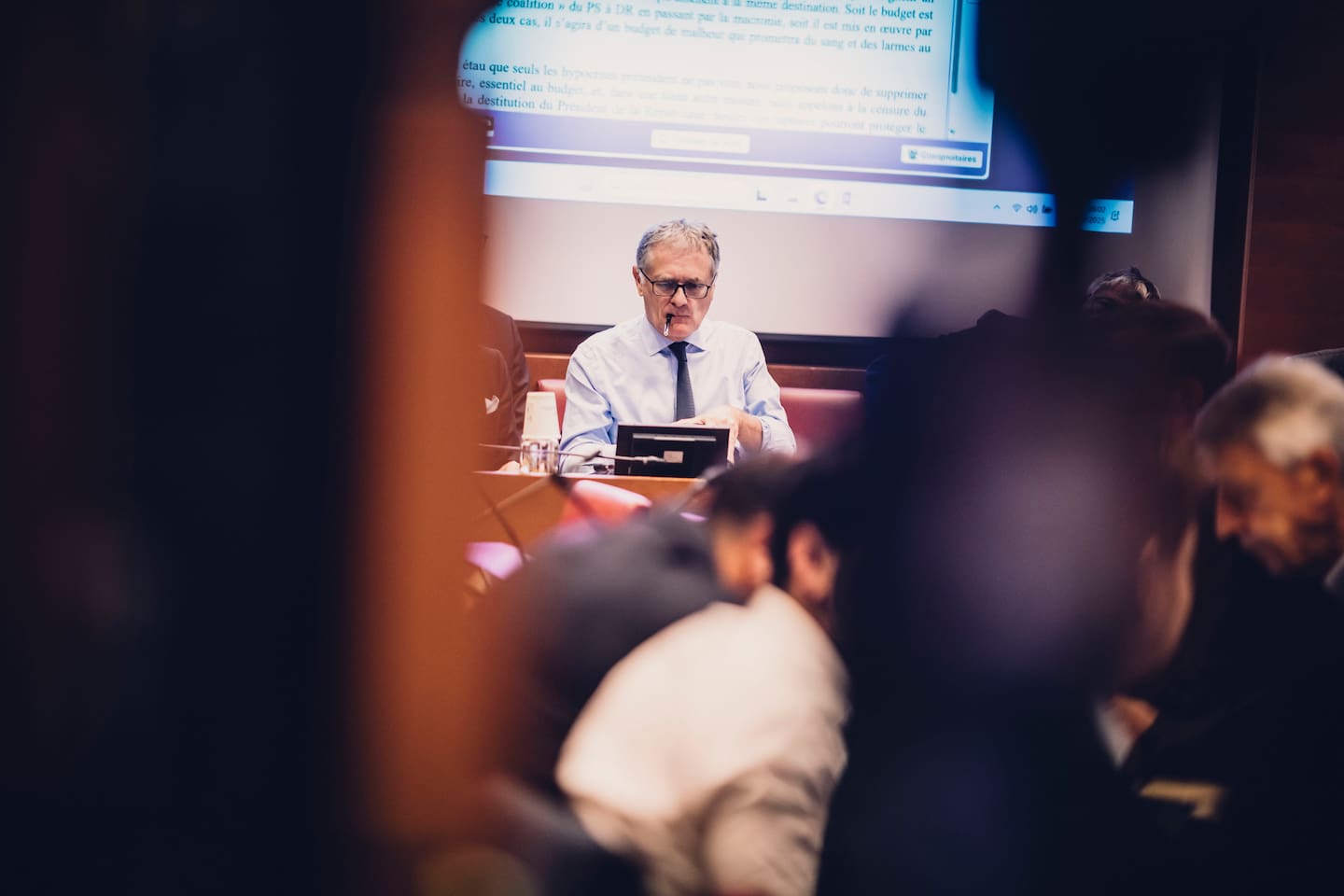 Vue du Sénat lors du vote sur la surtaxe des entreprises