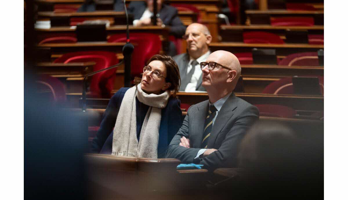 Couloir du Sénat pendant les débats budgétaires