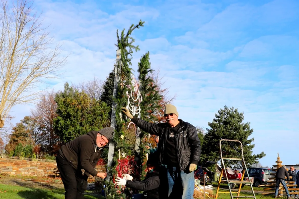 Décorations de Noël solidaires à Cussac, Montferrand et Ploeuc