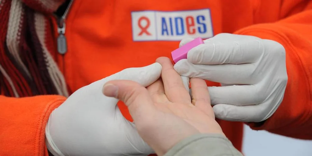 Alerte de Sidaction sur les discours masculinistes et la santé des jeunes