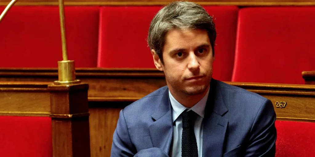 Attal appelle Philippe à garder son sang froid sur le budget