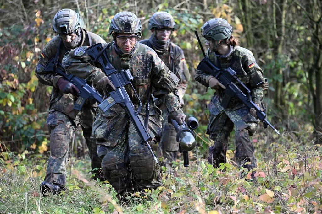 Allemagne: service militaire volontaire divise et evolve