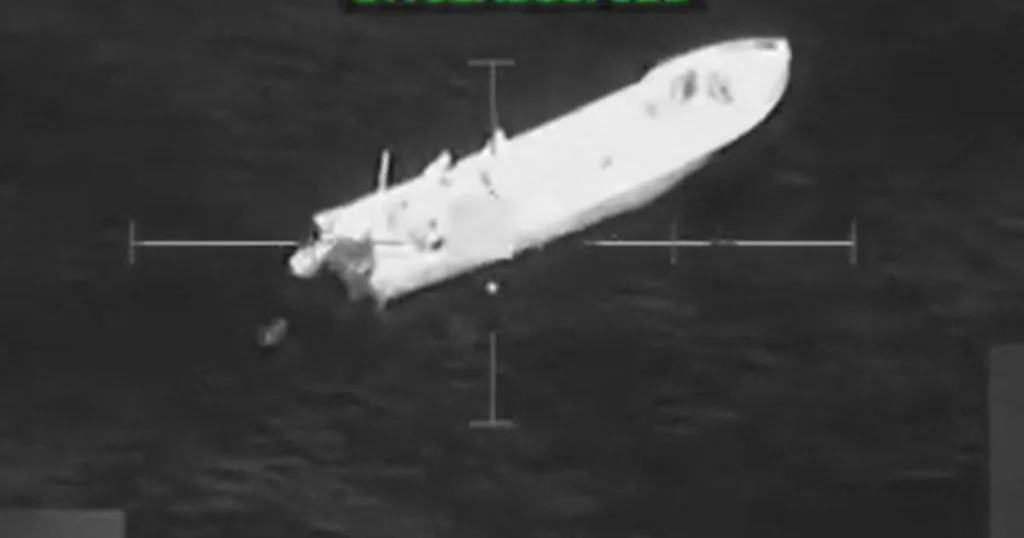 Quatre morts dans une frappe dans le Pacifique et polémique Trump