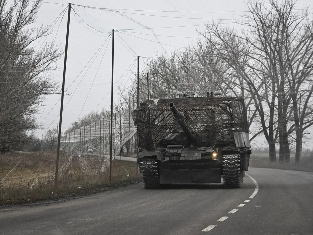 Attaque mécanisée russe massive à Pokrovsk, Kiev résiste