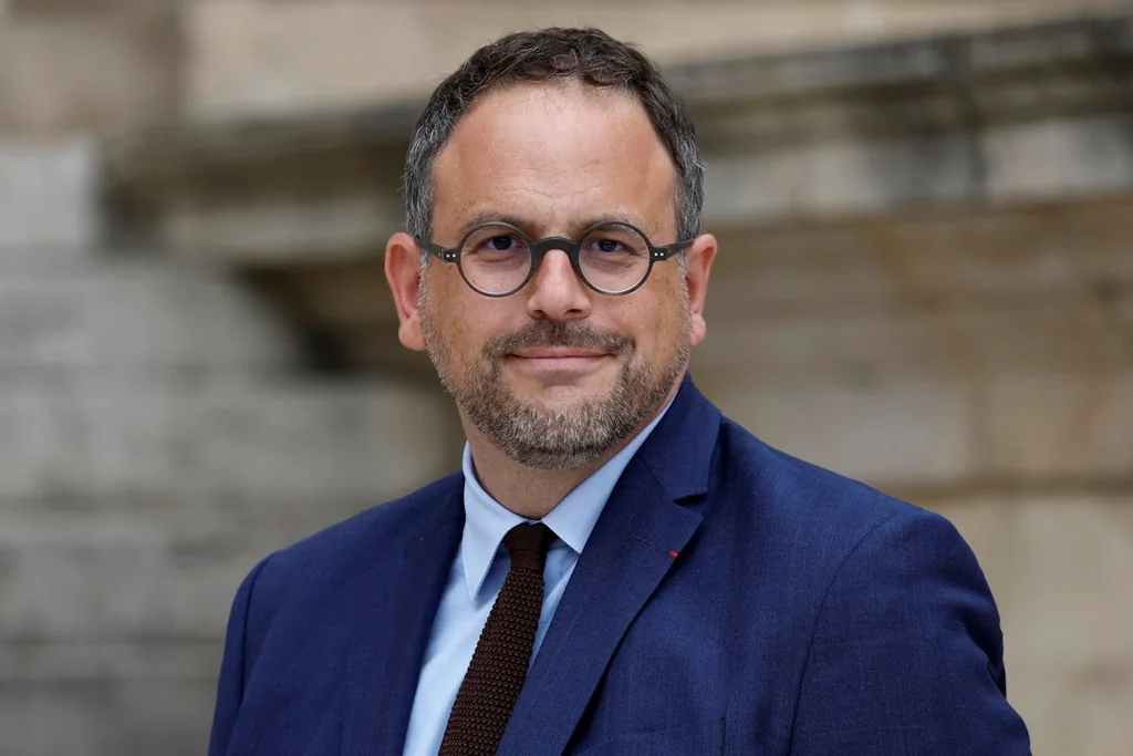 Aurélien Rousseau révèle son cancer et alerte sur la recherche