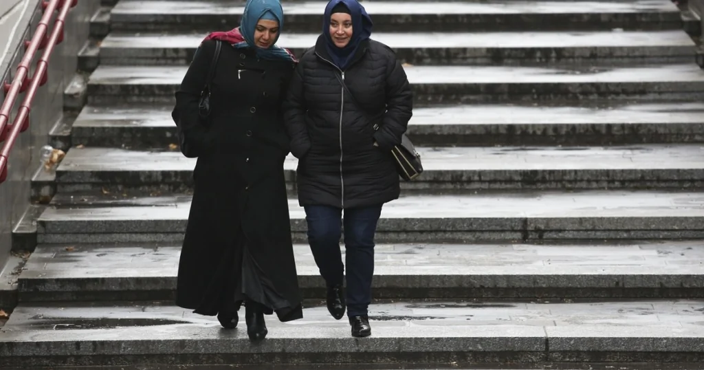 Autriche : le Parlement interdit le hijab aux filles de moins de 14 ans