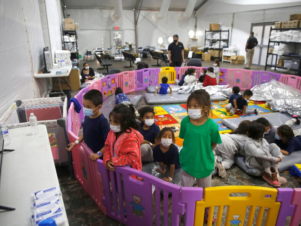 Des enfants migrants détenus aux États-Unis au-delà du délai légal