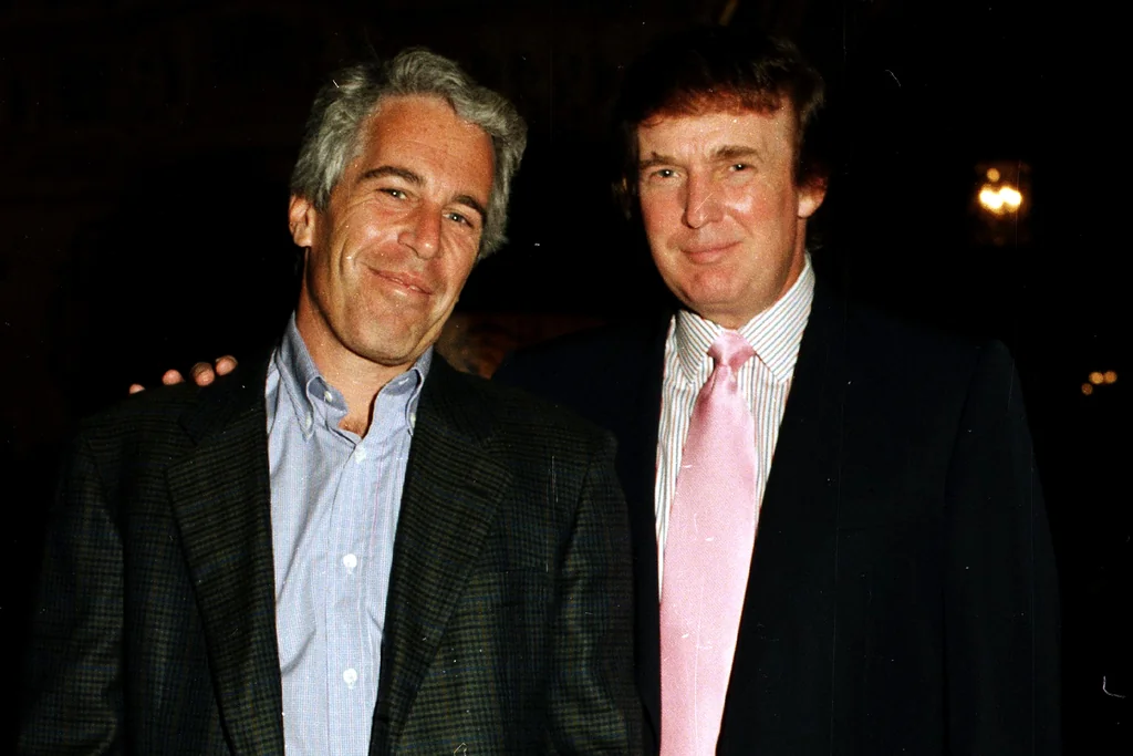 Documents: Trump aurait voyagé 8 fois sur l'avion d'Epstein