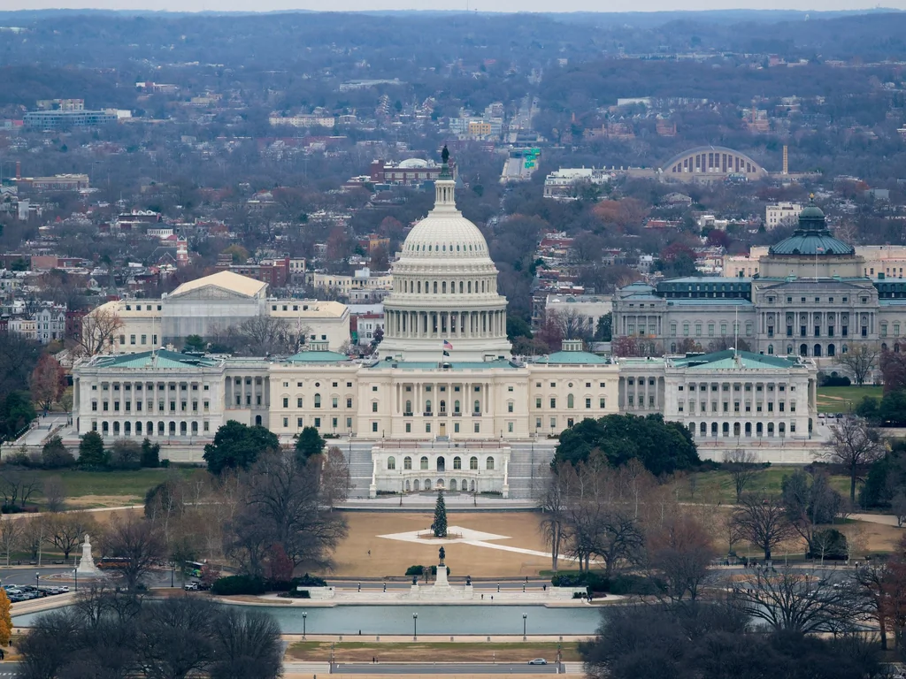 États-Unis : la Chambre adopte un budget de défense de 901 Md$