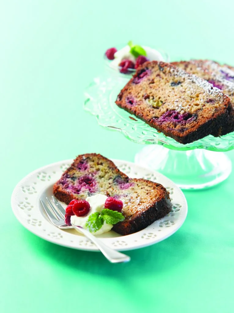 Gâteau à la banane et à la framboise tout moelleux