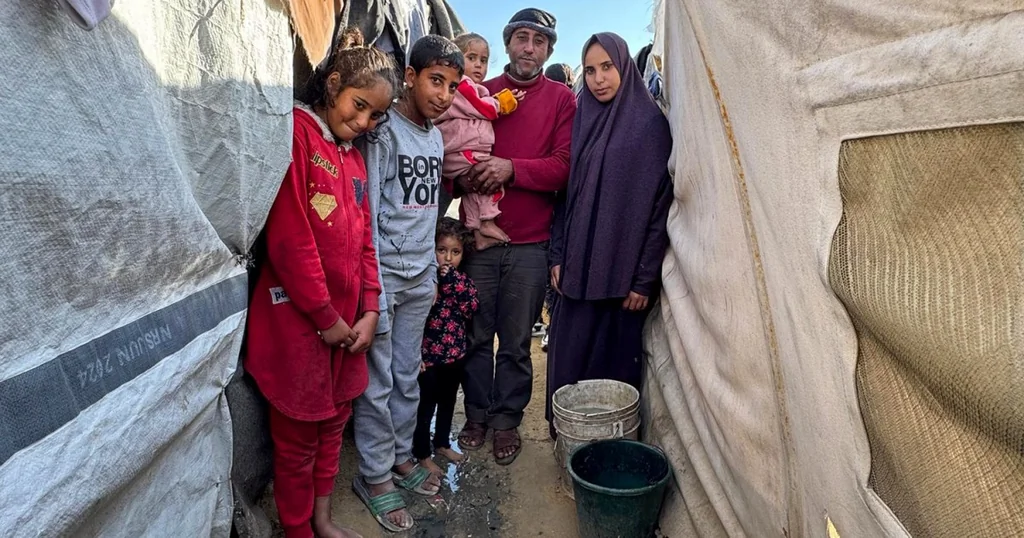 Gaza: familles déplacées en détresse face à la tempête d'hiver