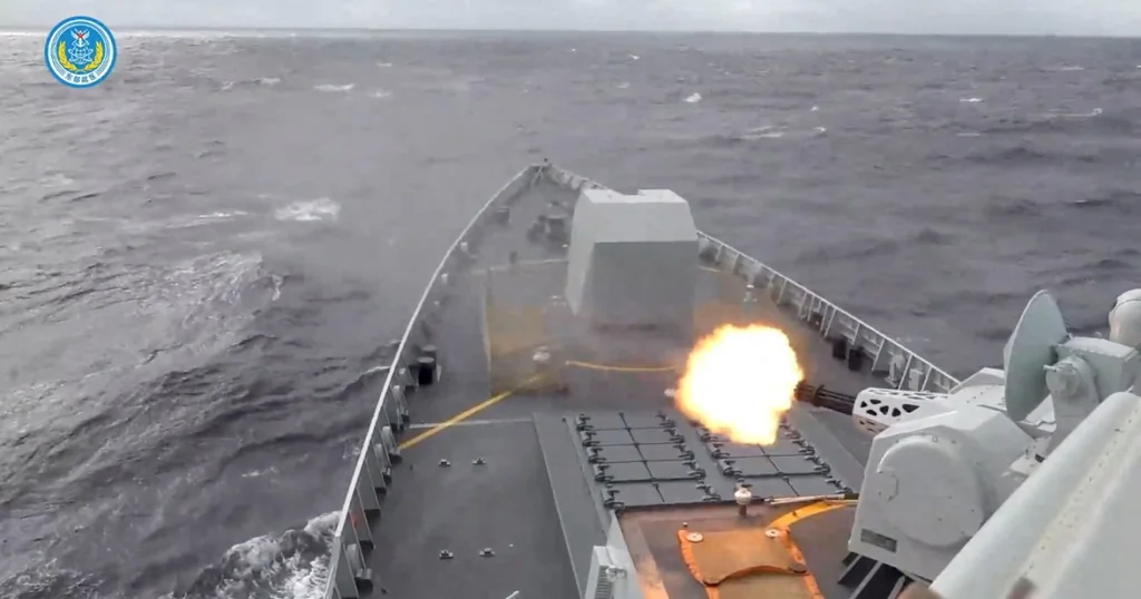 La Chine lance des tirs autour de Taïwan, avertissement aux puissances