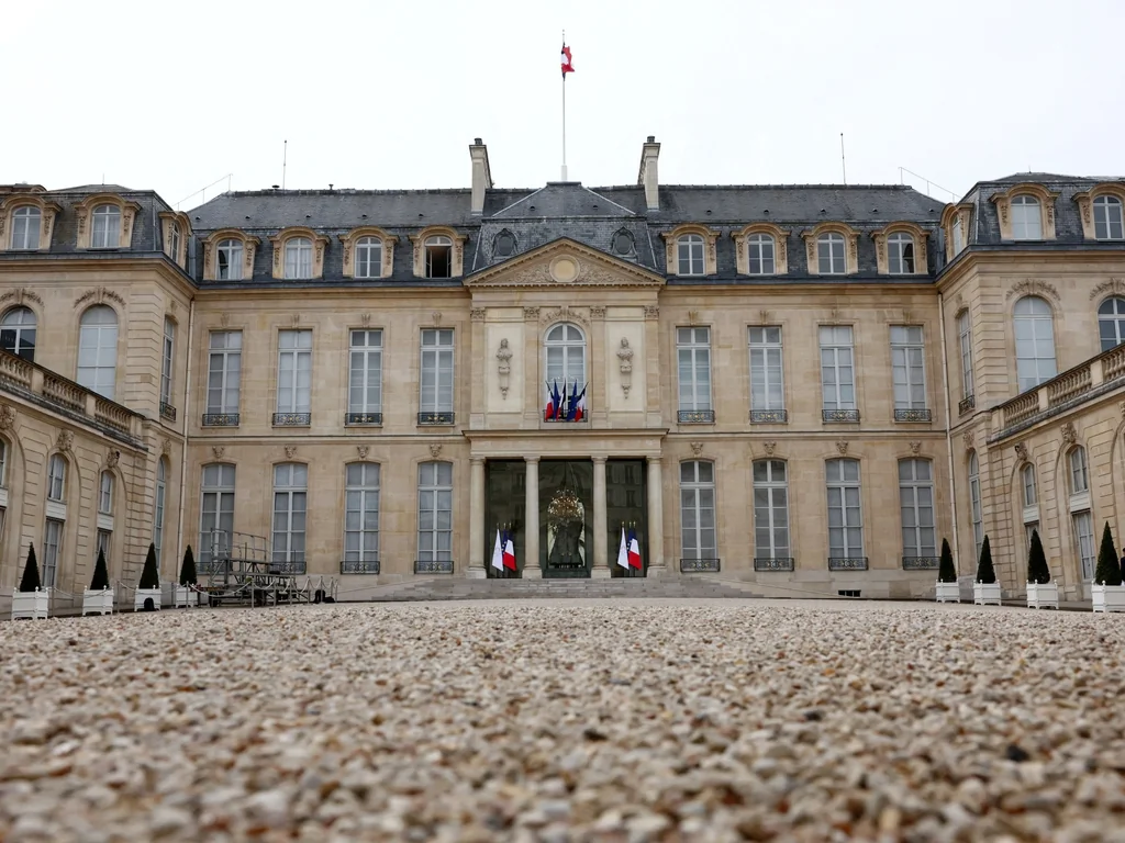 Procès au palais de l'Élysée pour vol de vaisselle d'État