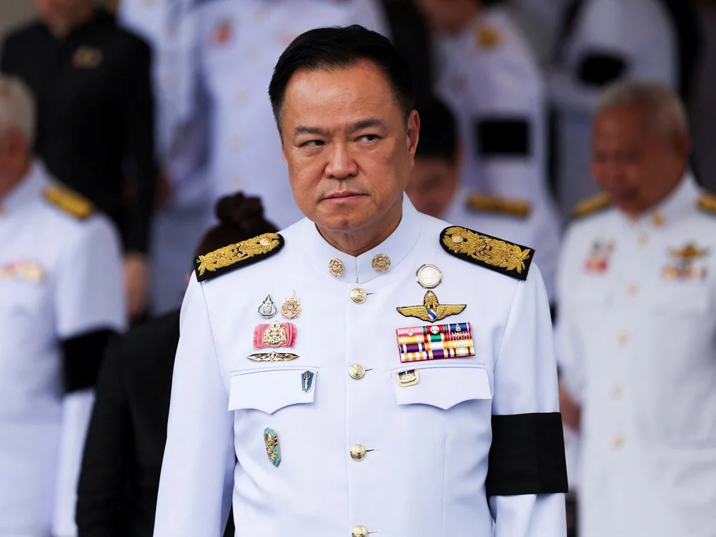 Thaïlande dissout le Parlement, combats avec le Cambodge