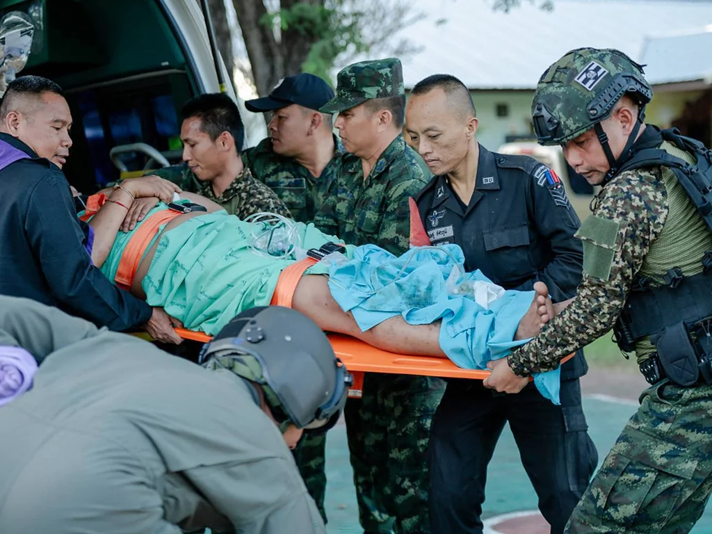 Thaïlande lance raids aériens à la frontière cambodgienne