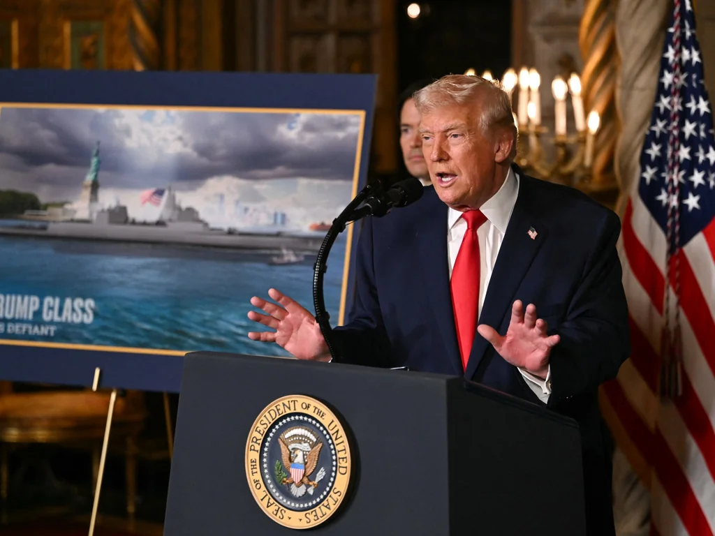 Trump lance le projet du plus grand navire de guerre au monde