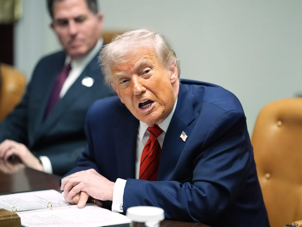 Trump menace Gustavo Petro et avertit la Colombie