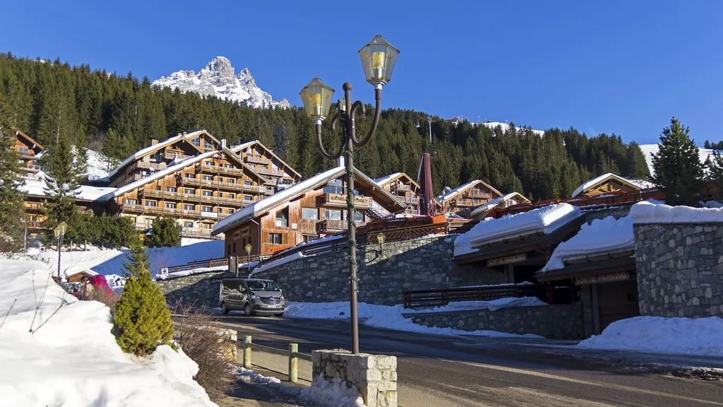 Accident de ski à Méribel: un jeune skieur meurt en hors-piste