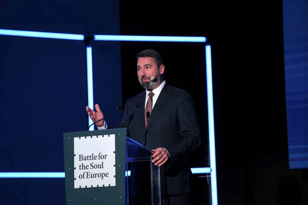 Bruxelles veut remplacer Viktor Orbán : enjeux et enjeux en Hongrie