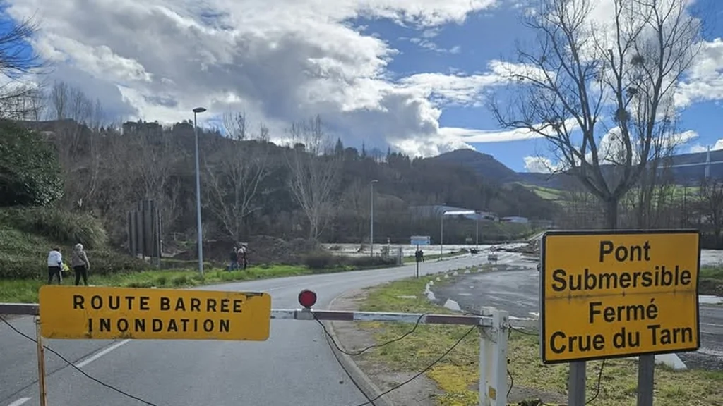 Crue du Tarn: fermeture de ponts à Millau et vigilance orange