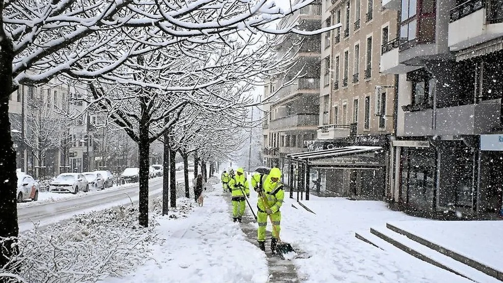 Crues et neige-verglas en Occitanie