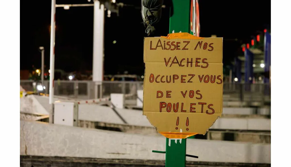 Dermatose nodulaire: levée du barrage sur l'A63 près de Bordeaux
