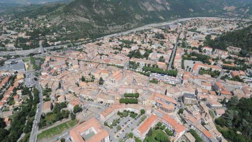 Digne-les-Bains : croissance démographique et enjeux locaux en 2026