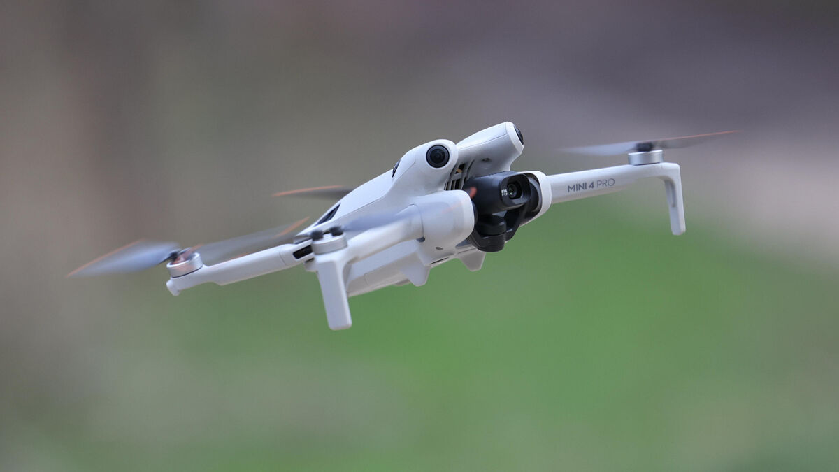 Drone au-dessus de la base nucléaire de l’Île Longue