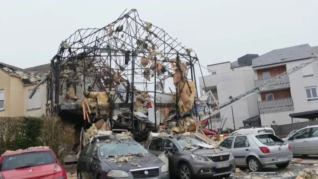 Explosion dans un pavillon dans les Yvelines: quatre blessés graves