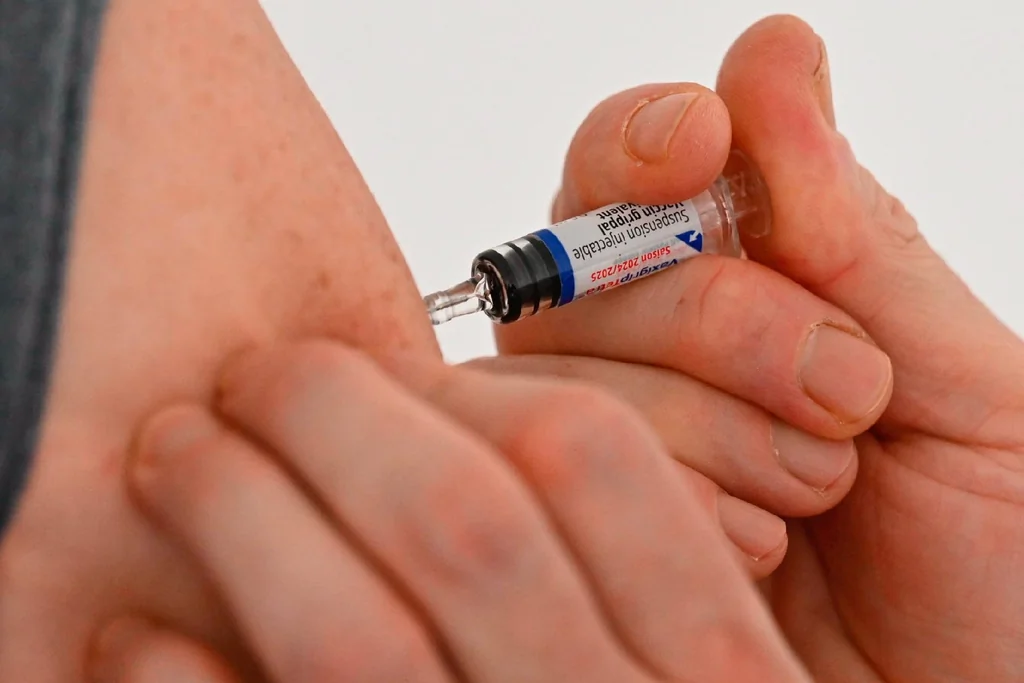 Grippe : le pic approche et la vaccination s'accélère