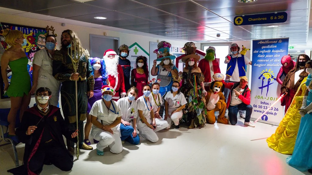 Héros et bénévoles apportent joie aux enfants malades à Perpignan