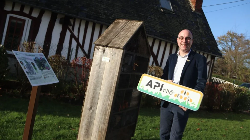 Heuland, petit village du Calvados, devient un havre pour les abeilles