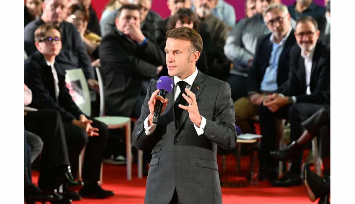 Capture d'écran illustrant le débat sur le label des médias