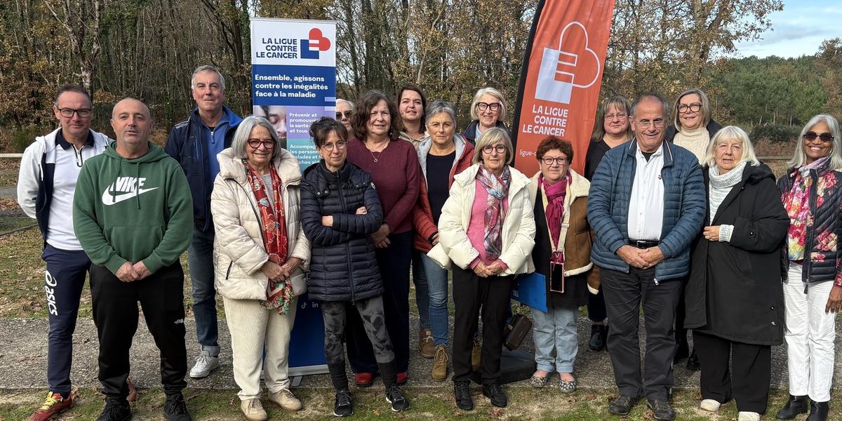 Participants à Mimizan lors d'une journée d'Octobre Rose