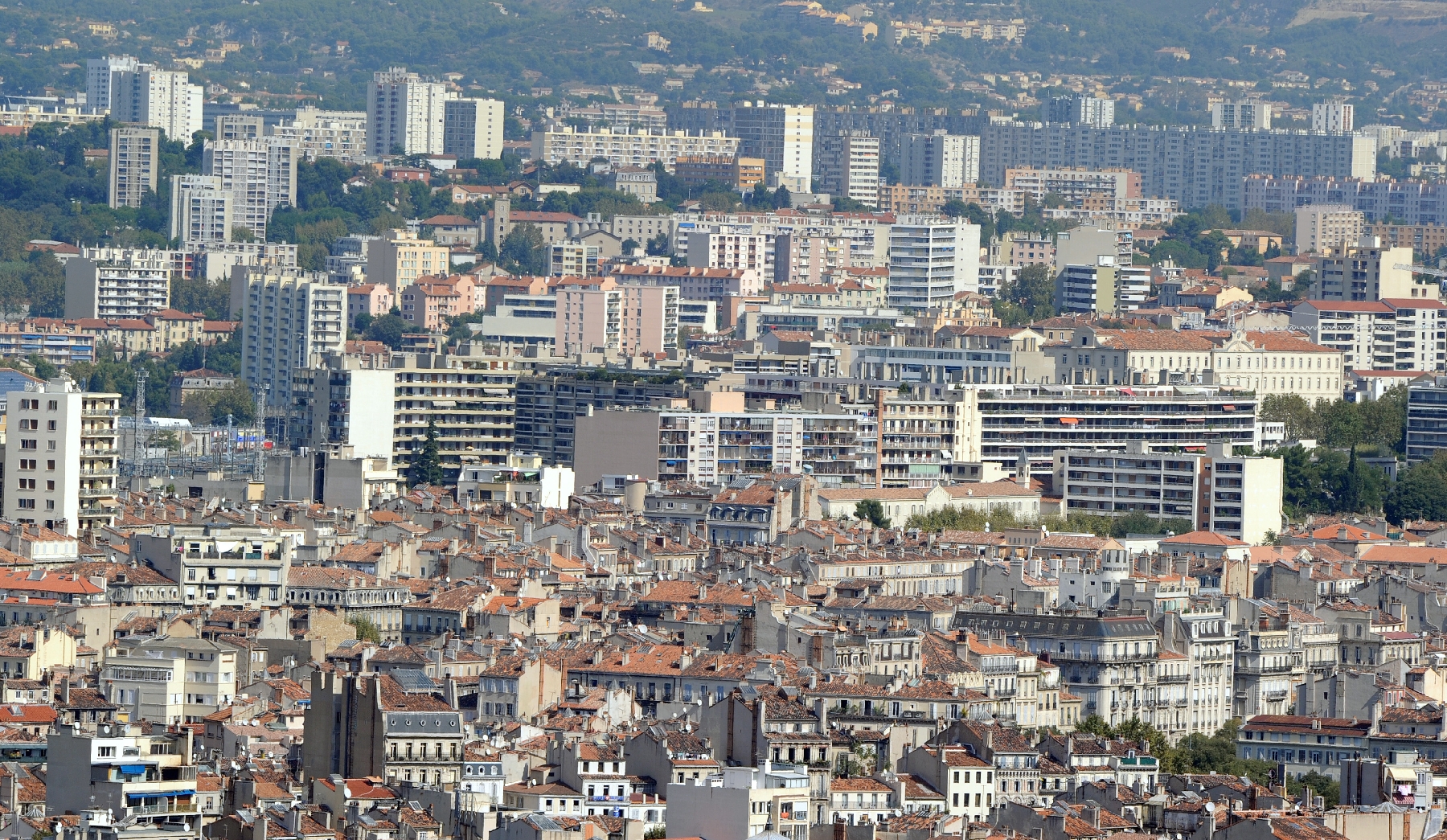 Vue générale d'une opération policière dans les quartiers Nord de Marseille