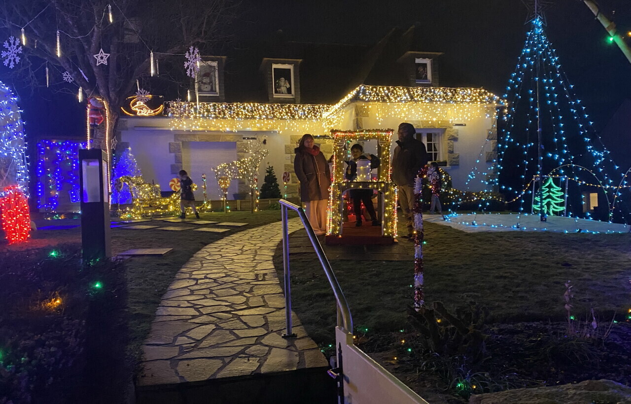 Décorations Noël monumentales à Ploeuc-L’Hermitage