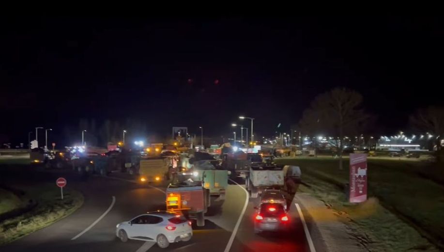 Des tracteurs au giratoire d’Aussonne, au nord de Montauban.