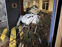 La porte principale de la sous-préfecture de Castelsarrasin a été forcée par des engins agricoles.