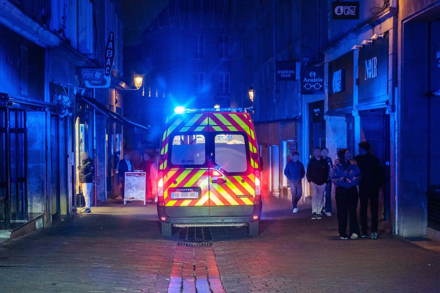 Vue d'un immeuble après l'explosion à Trévoux