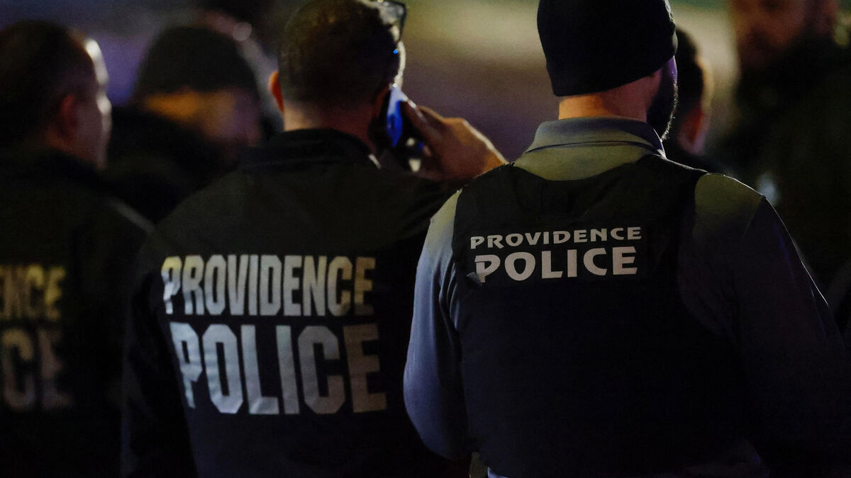 Police et enquêteurs près d’un box de stockage à Salem