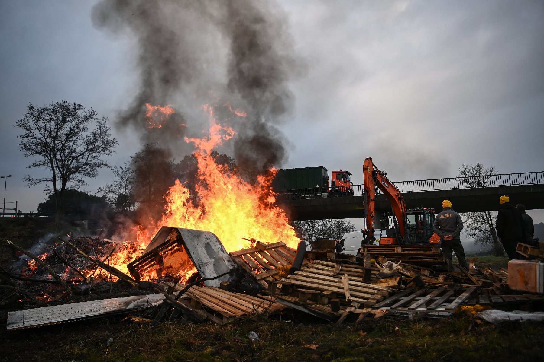 Éleveurs et tracteur lors des manifestations agricoles