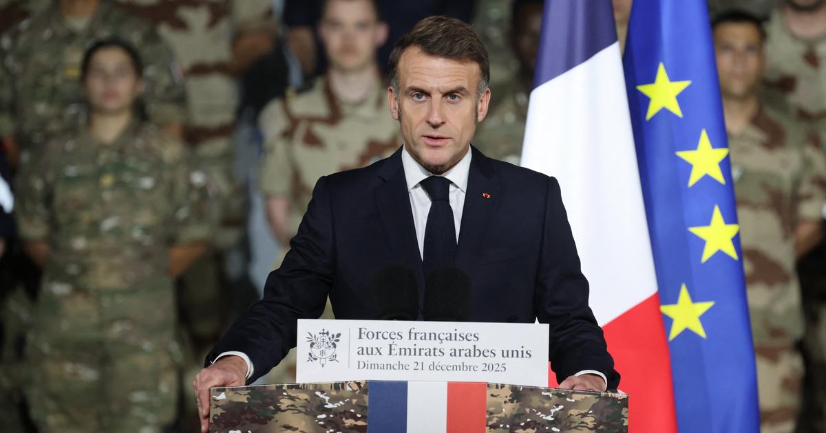 Porte-avions en construction, image officielle publiée