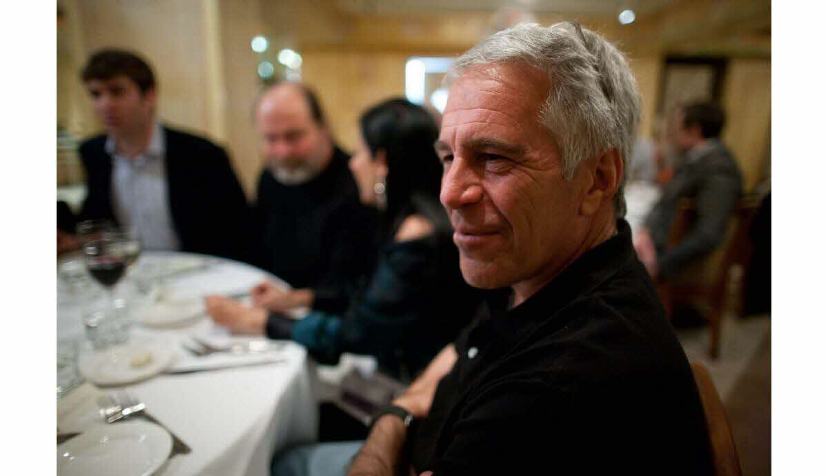 Exemple de dossier Epstein avec plusieurs photos