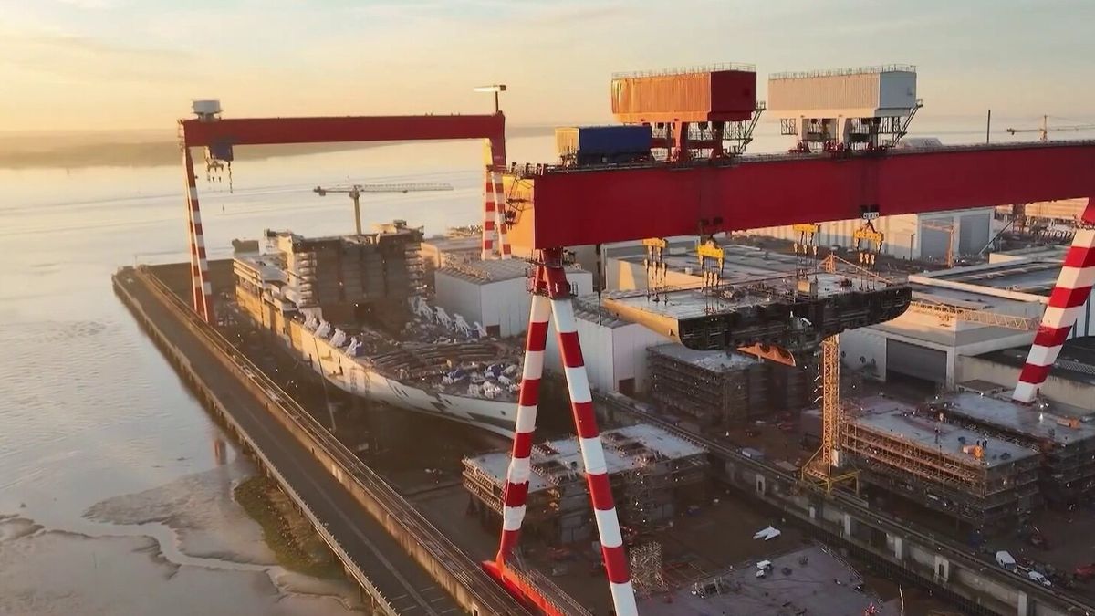 Porte-avions en construction (France Info)