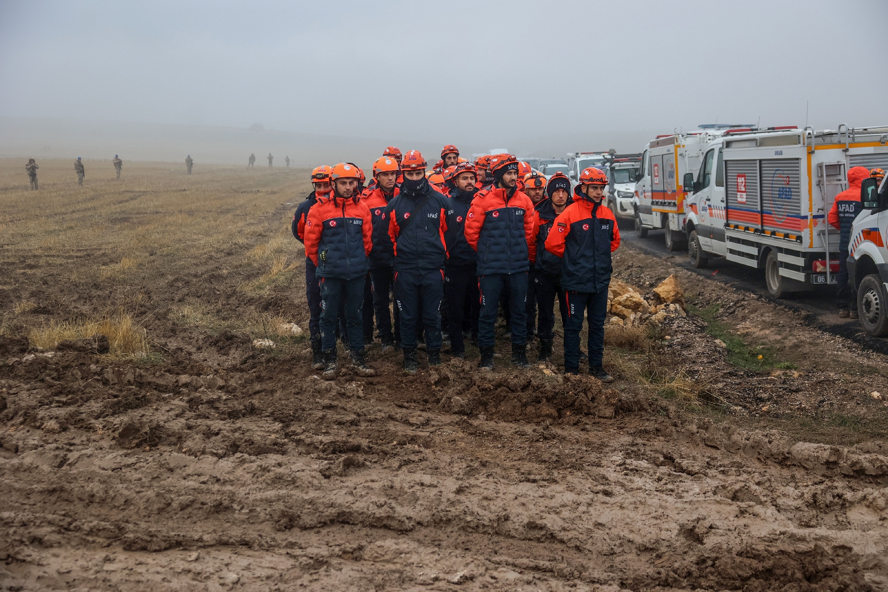 Vue des secours sur le site du crash près d'Ankara