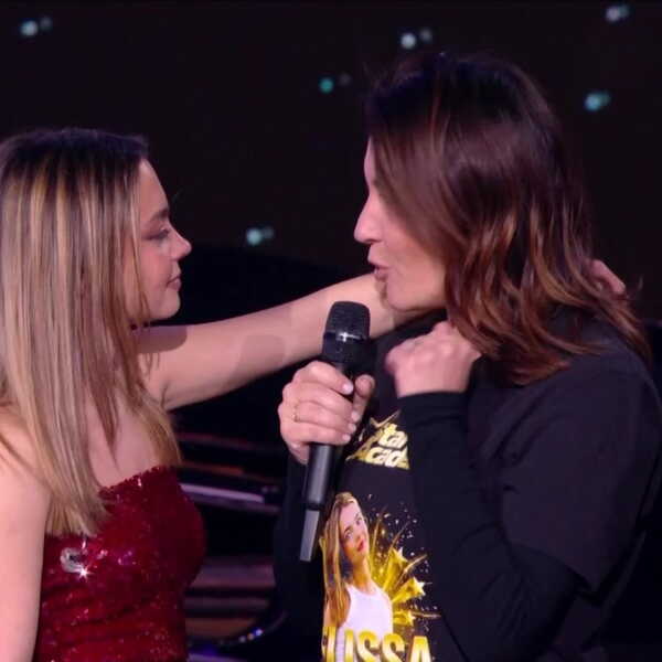 Mère et Mélissa après l’élimination sur scène