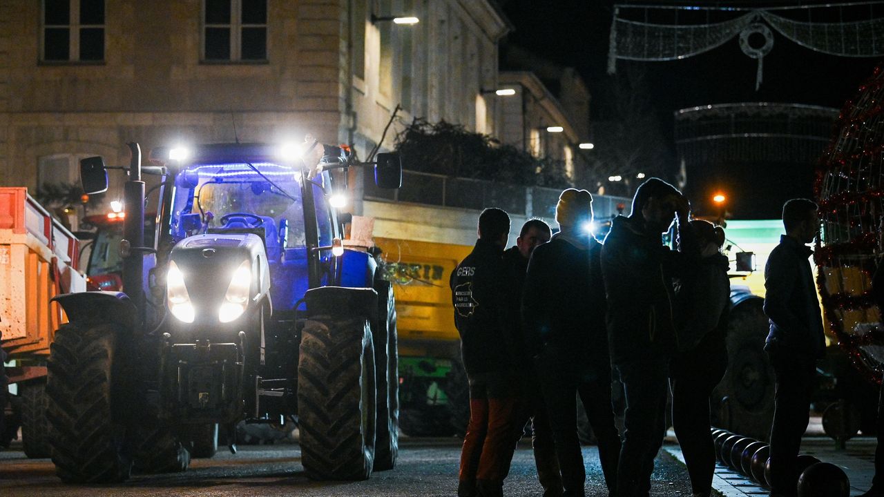 Face à face entre agriculteurs et forces de l'ordre à Auch