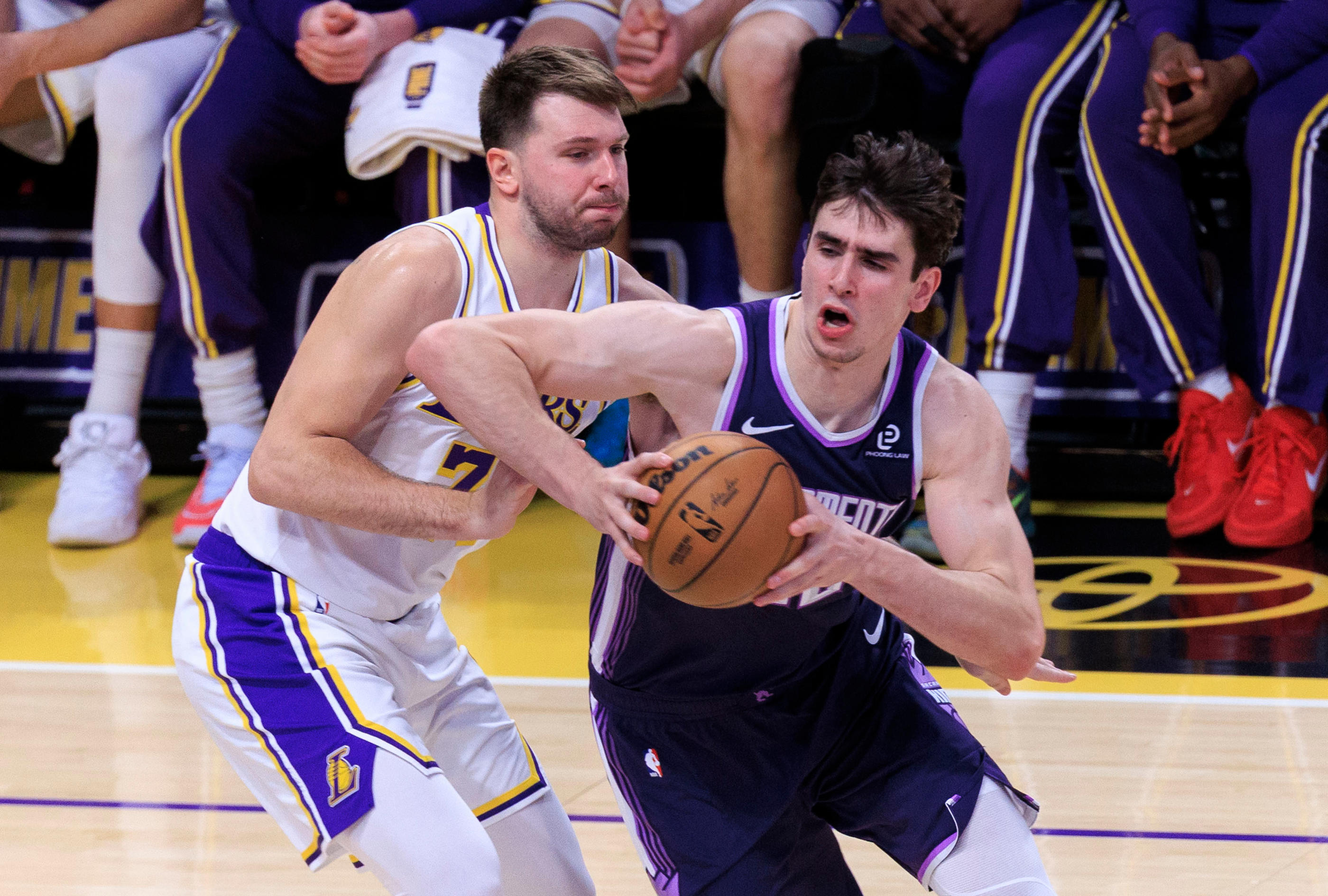 Le Français Maxime Raynaud à l’épreuve face à Luka Doncic