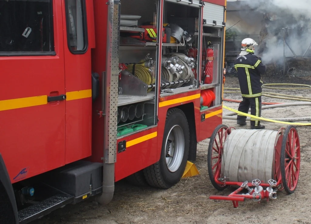 Incendie en Loire-Atlantique : un bâtiment détruit par le feu